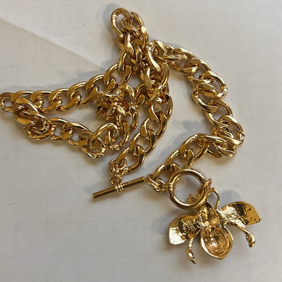 Gold Tone Chainlink Red-Blue-Yellow Rhinestone Bee Toggle Necklace NWT - (#0412) - Picture 3 of 3